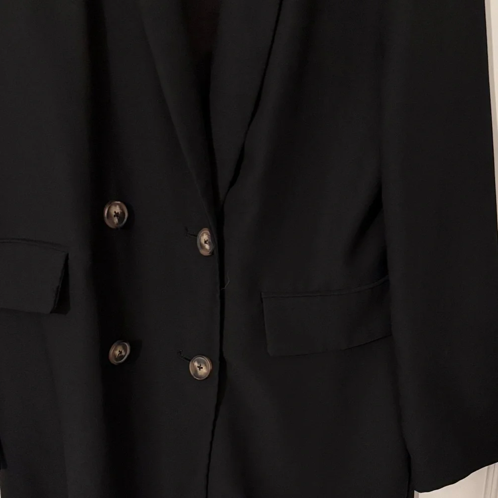 Elizabeth and James Oversized Black Blazer - Picture 2 of 4